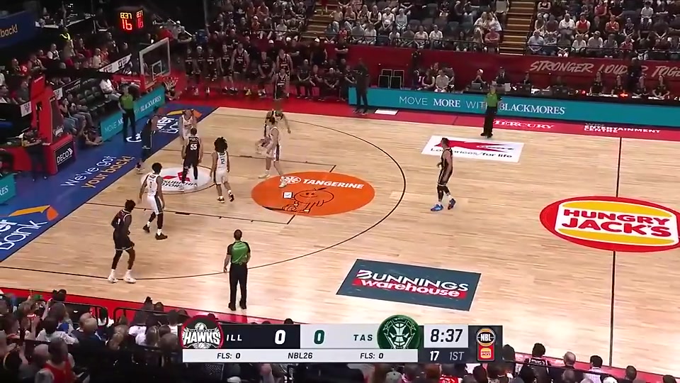 降维打击麦基NBL首秀20中15狂砍32分13板3帽2断