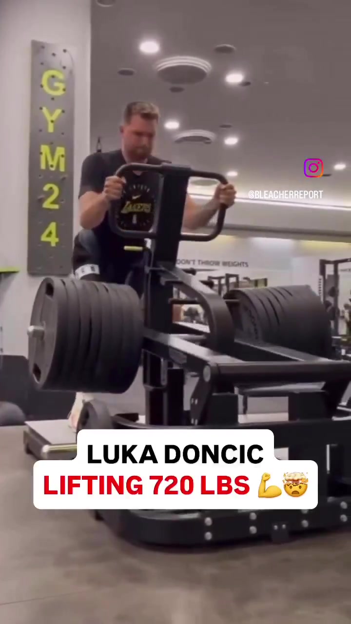 对自己够狠啊感受下东契奇720磅重量的腿部力量训练