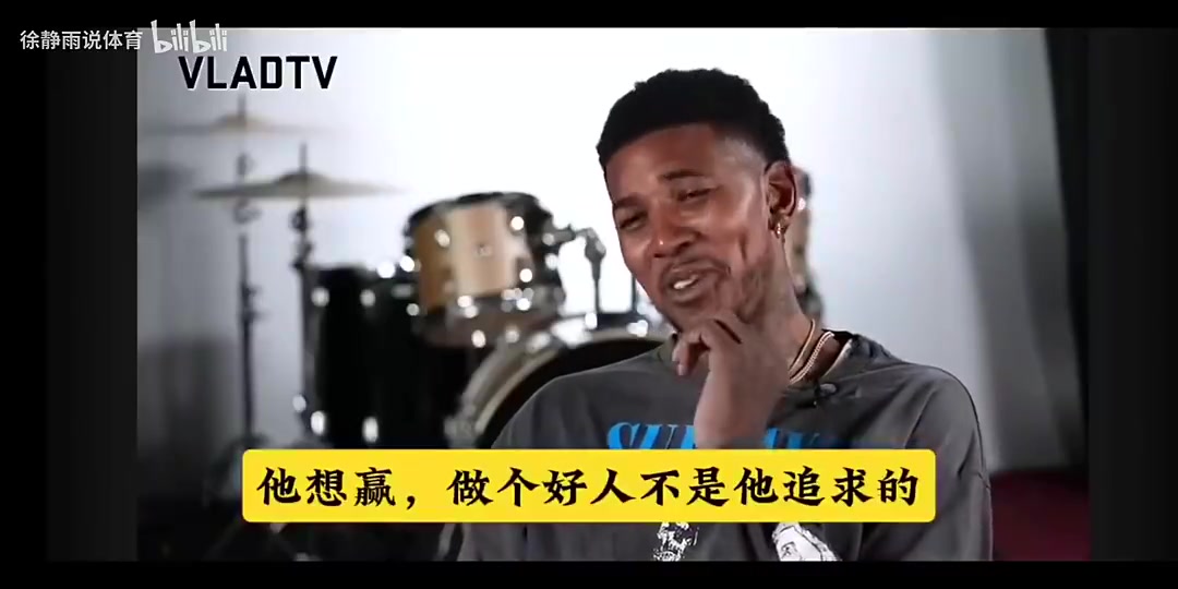 尼克-杨科比不是友好的人有次替补席坐满了他让新秀起来自己坐上去