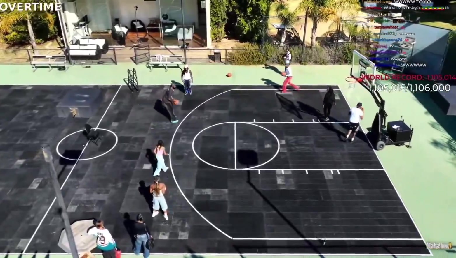 尴尬詹姆斯直播中让旁人倒数321结果连续三个三分不中