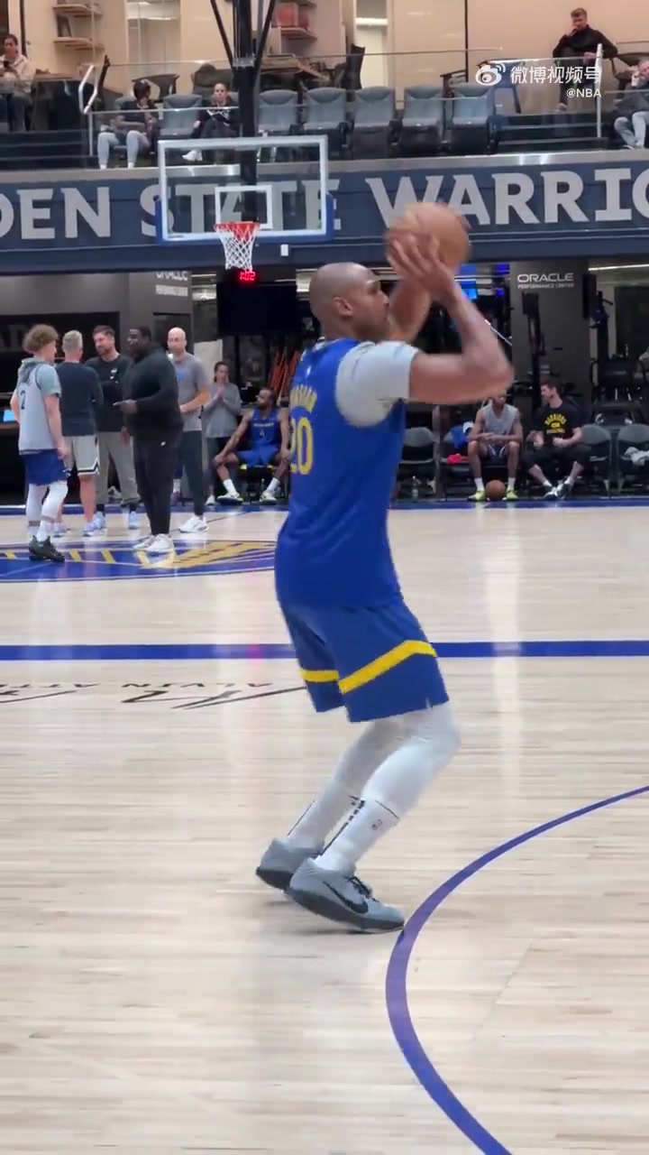 39岁正值巅峰霍福德身披勇士训练服正式开始训练