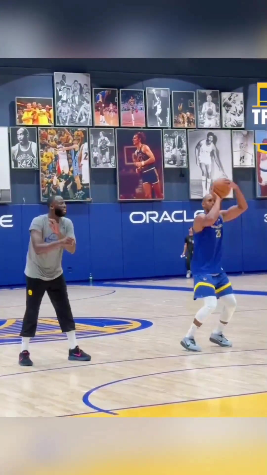 两人都是撅腚投篮看到霍福德与追梦一起训练感觉还是有点不太真实