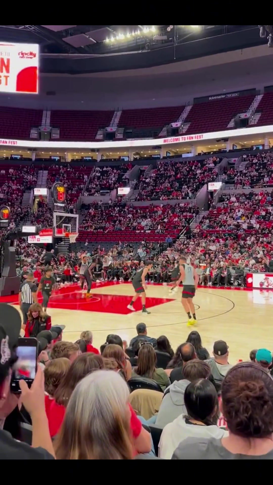 一柱擎天杨瀚森篮下对克林根送上大帽随后过来又策应助攻队友得分