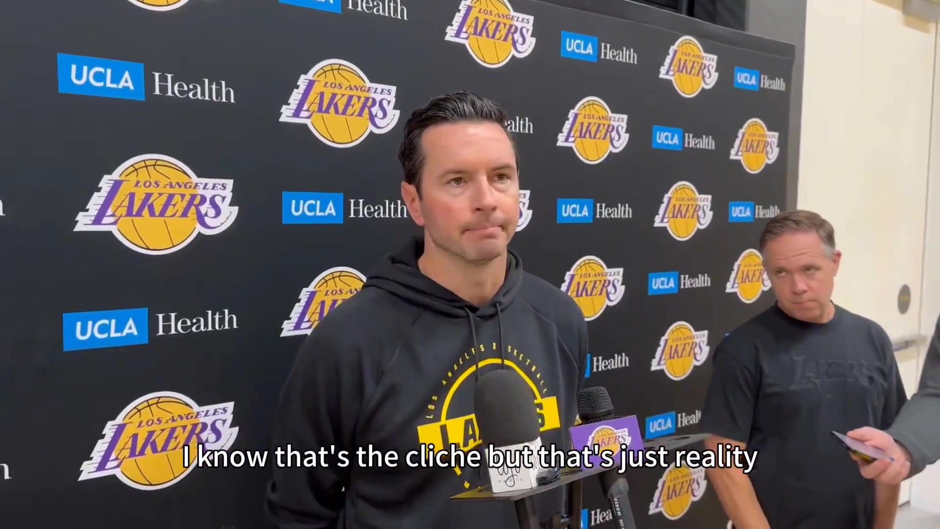 雷迪克詹姆斯尚未参加球队完整合练他有着自己恢复时间表