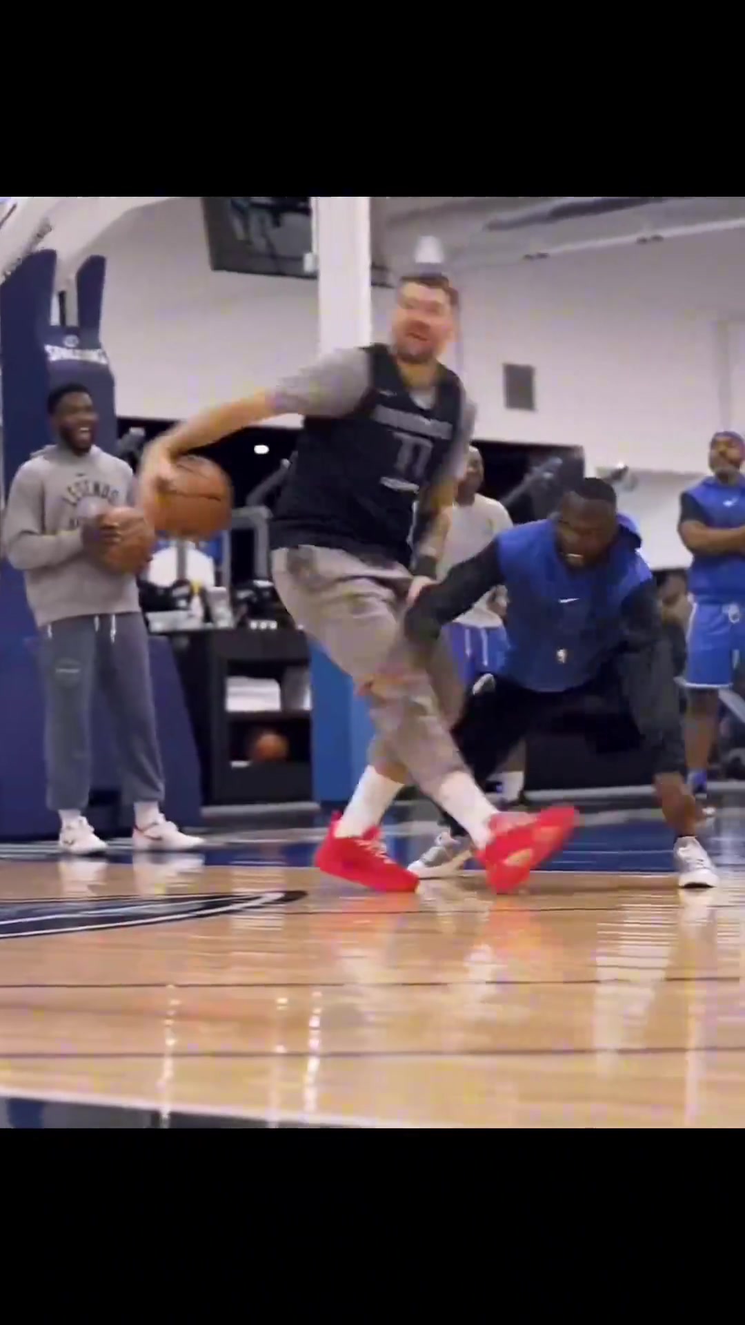 077慵懒的方式看着又是那么舒服漫不经心却又那么牛逼