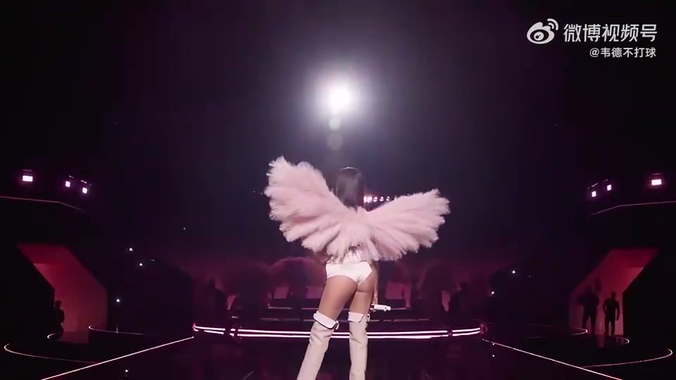 性感昨日啤酒妹观战湖人曾约会格里芬贝克汉姆大儿子