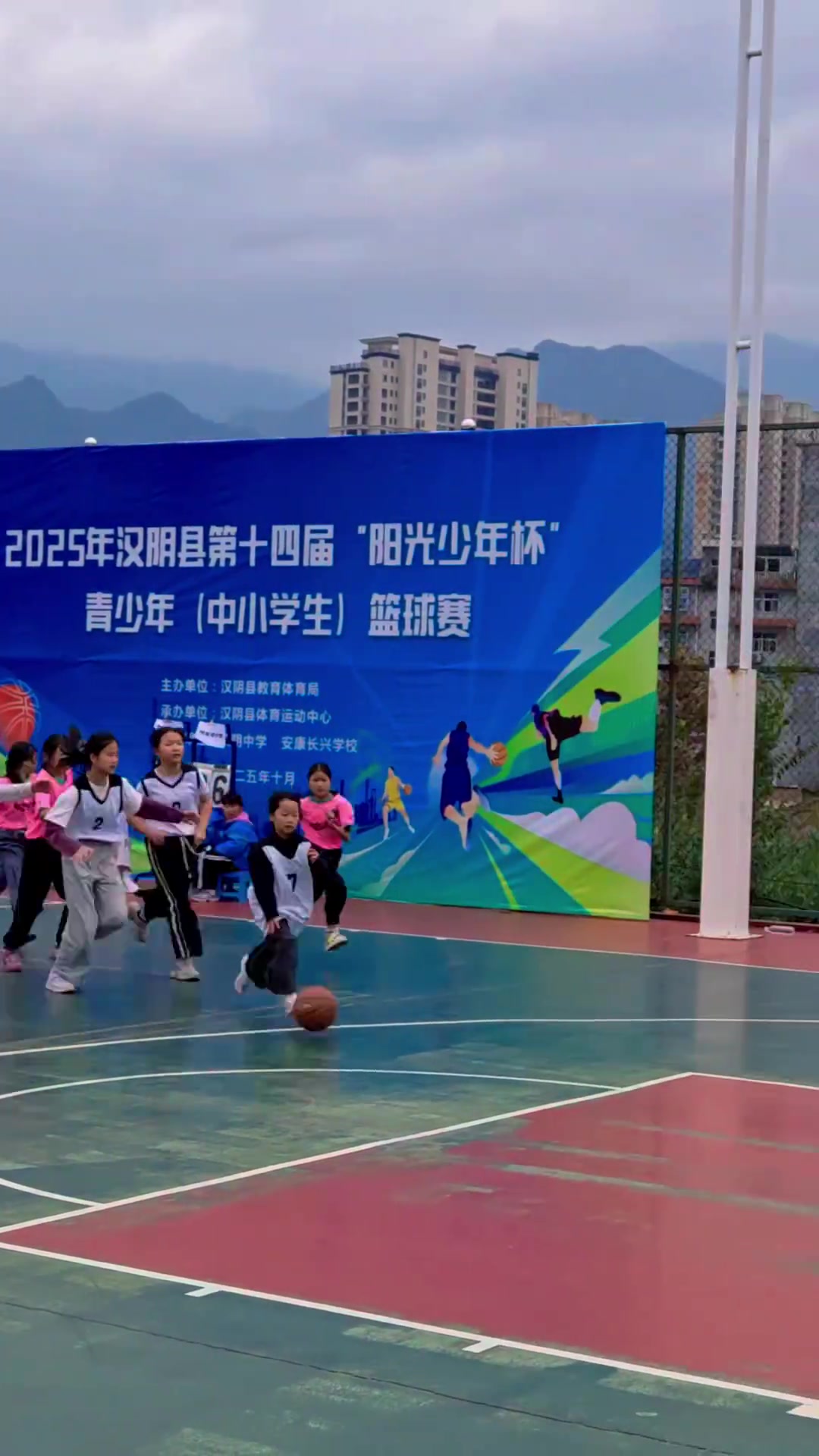 她是怎么做到全场个子最小但又这么厉害