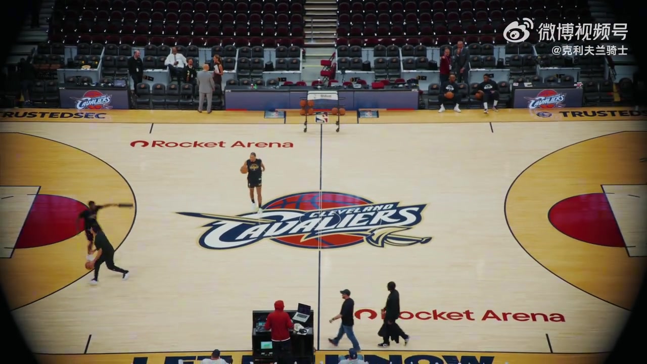 爷青回骑士换上了当年詹姆斯骑士1.0时代的地板太有感觉了