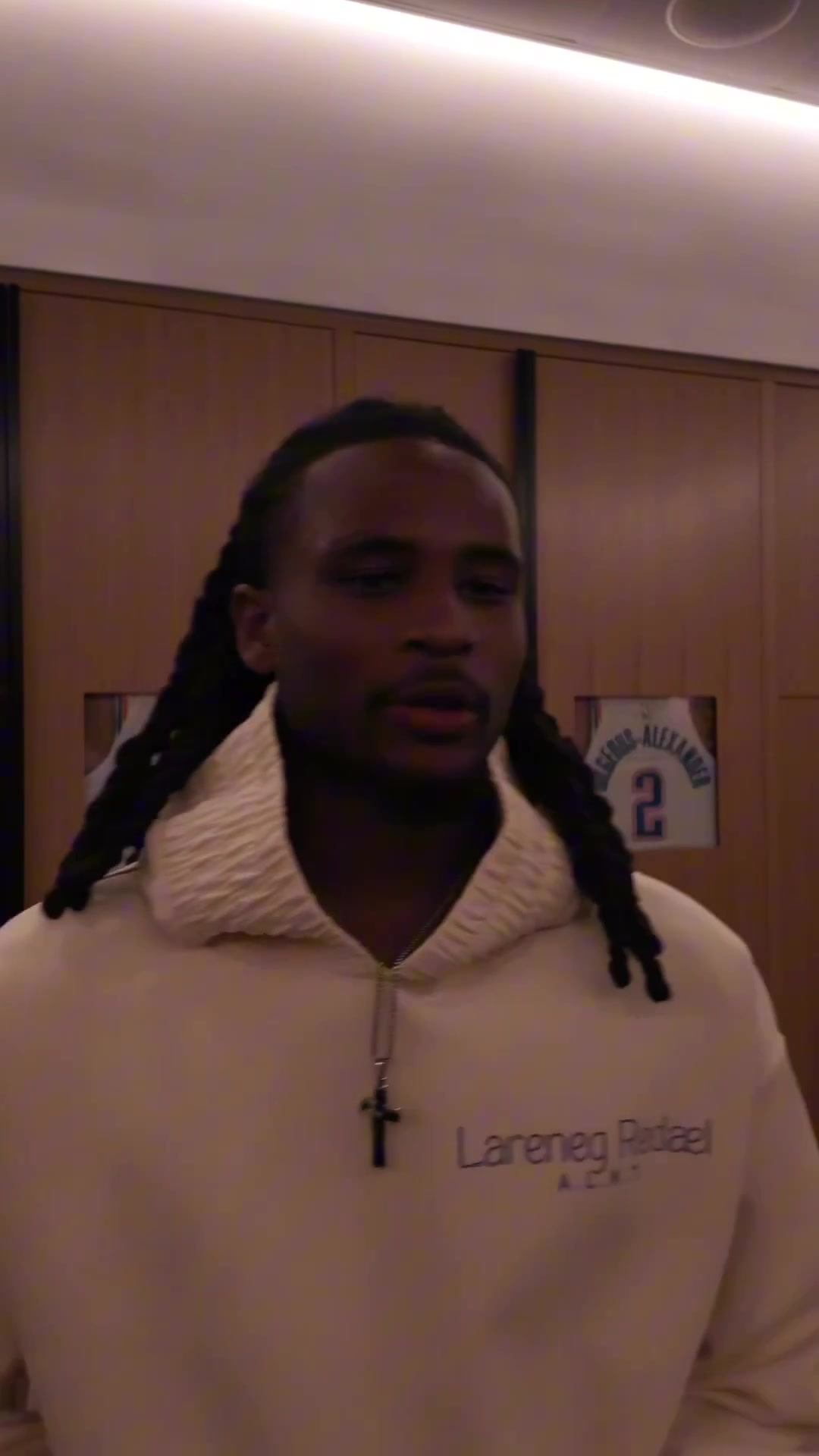 过去两场主防库里和东契奇效果奇佳卡森采访中却依旧非常谦虚