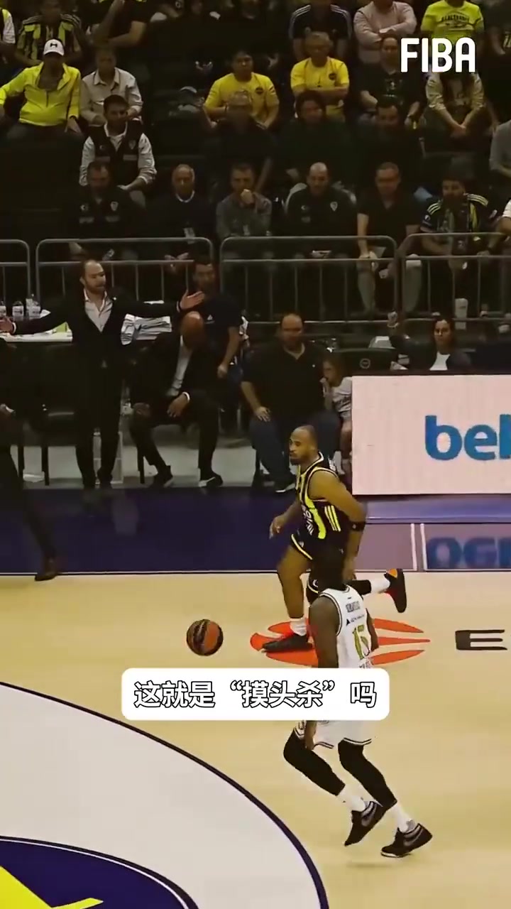 这就是摸头杀吗湖人旧将霍顿塔克在欧洲上演摸头隔扣