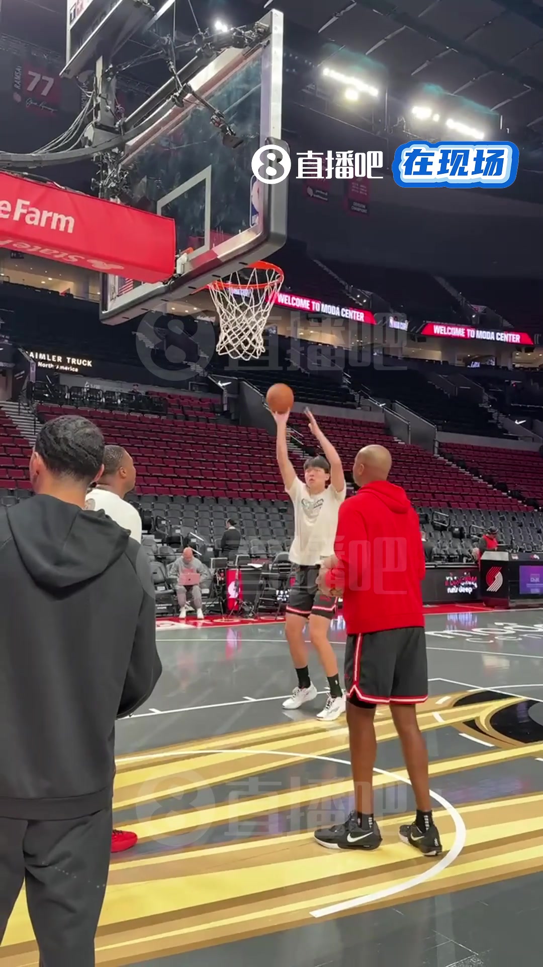 低位背打很吃这一招杨瀚森赛前热身练习内线勾手