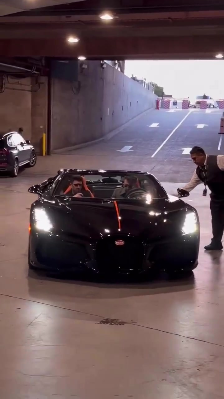 东契奇的布加迪跑车近距离看看真的太帅了