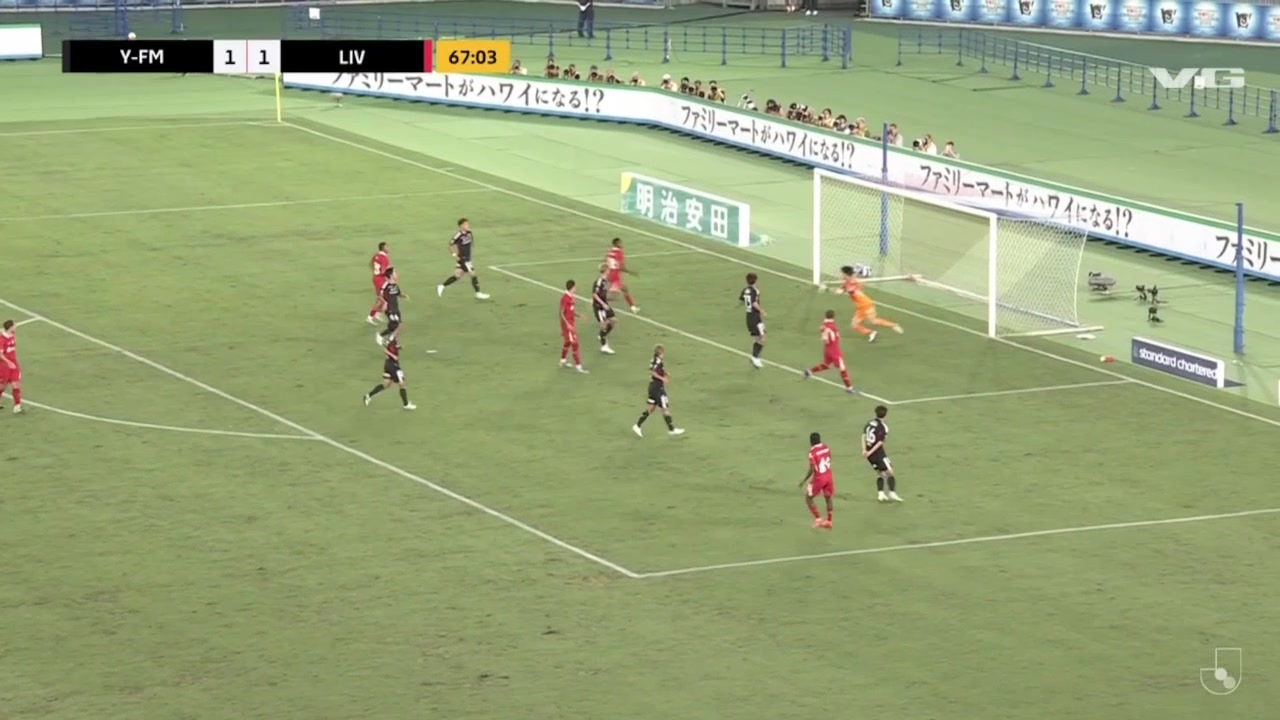 马上反超尼奥尼精彩飞踹破门利物浦2-1横滨