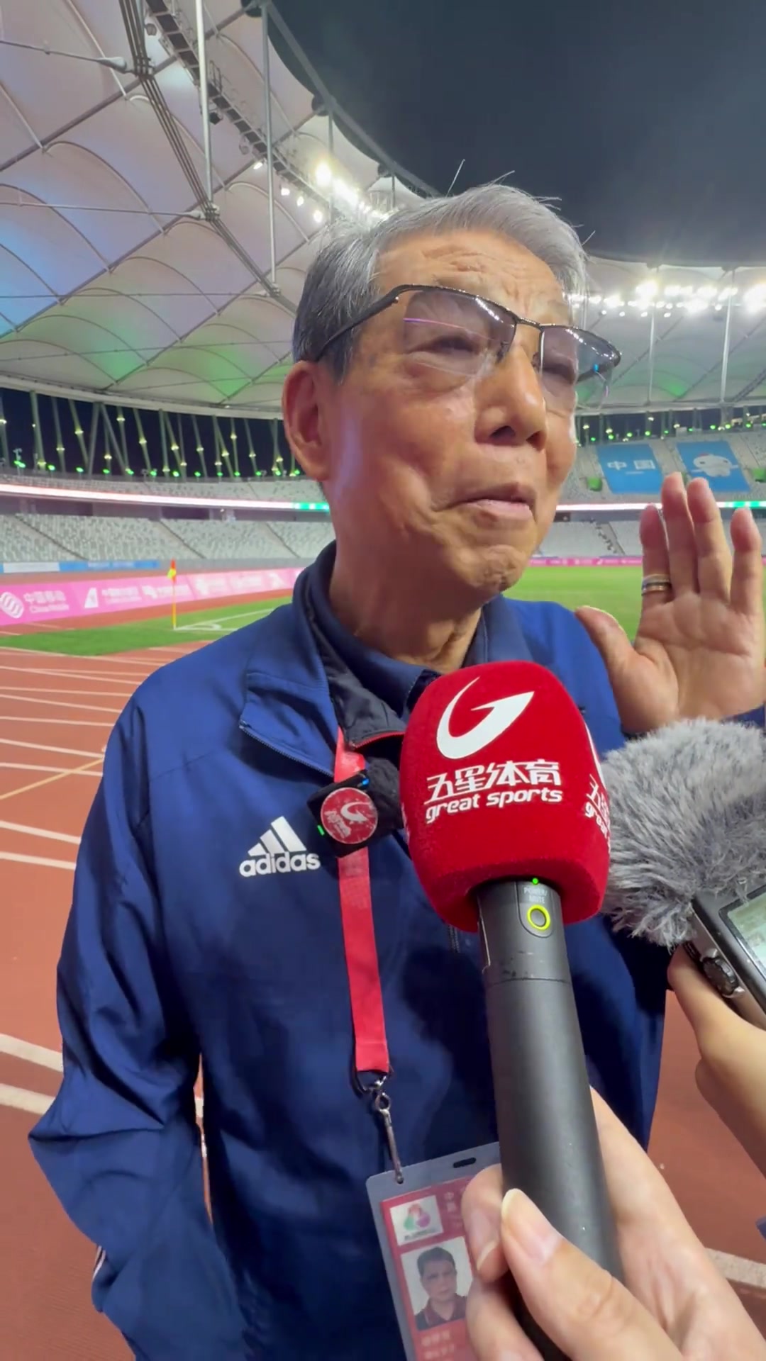 徐根宝回应质疑说我落伍我每天都要看曼城巴萨的比赛