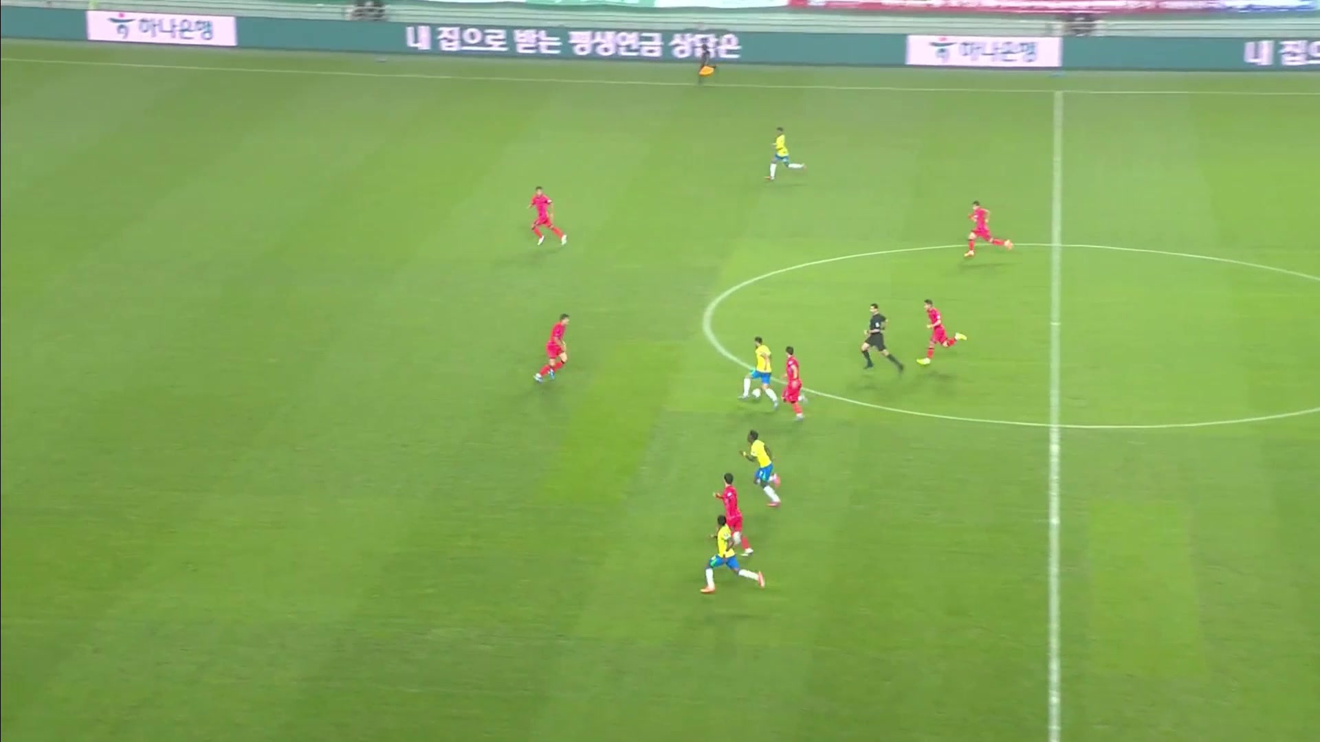 火气大啊金玟哉凶狠铲球带倒库尼亚染黄起身后非常不满