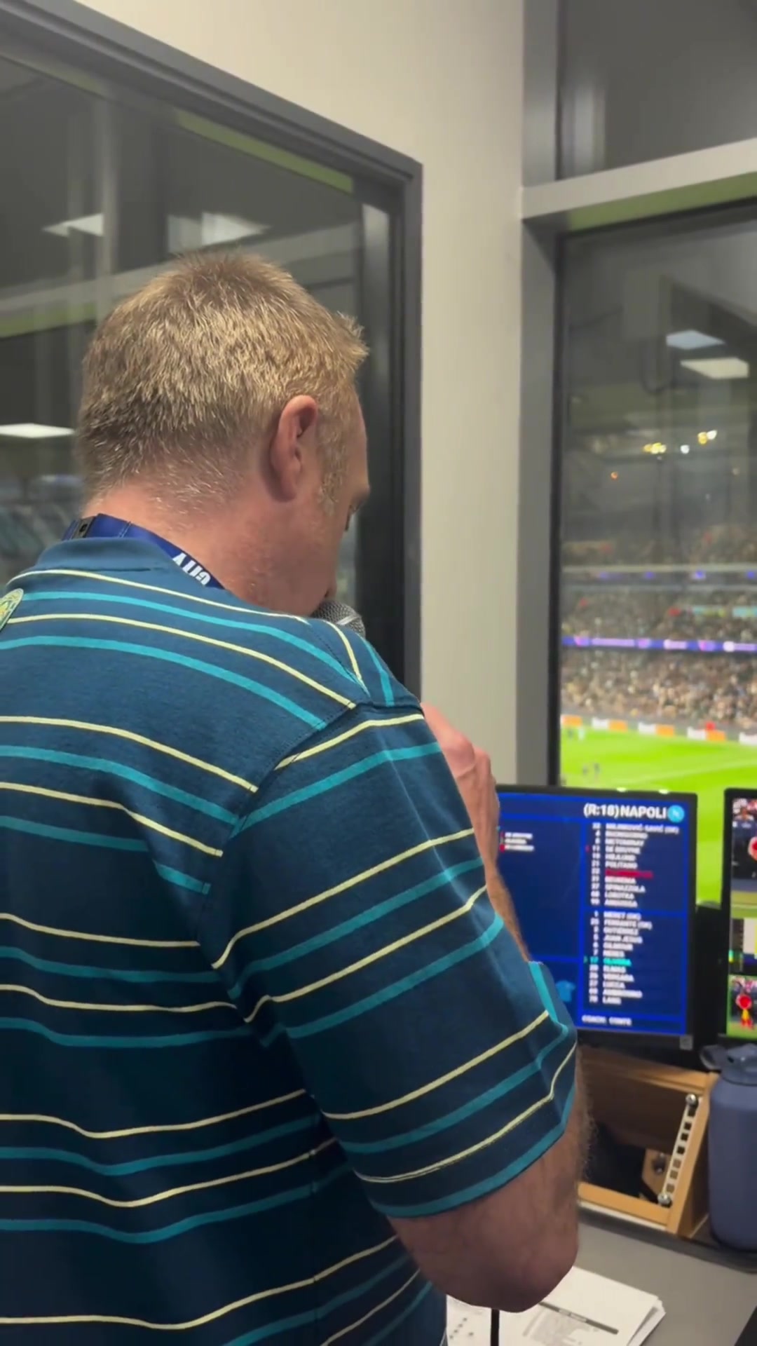 当曼城DJ播报员再喊那个熟悉的名字全场球迷高唱德布劳内之歌