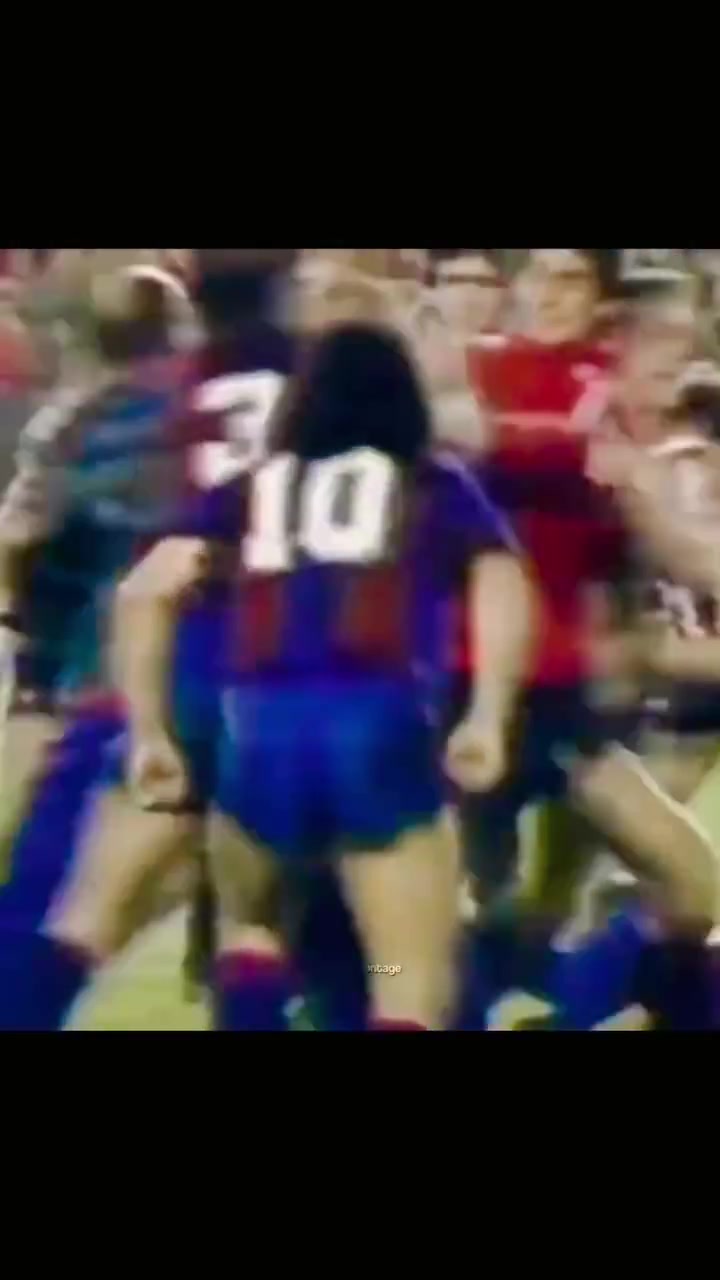 足坛珍藏一场比赛被侵犯20余次马拉多纳终于忍不了引发群殴