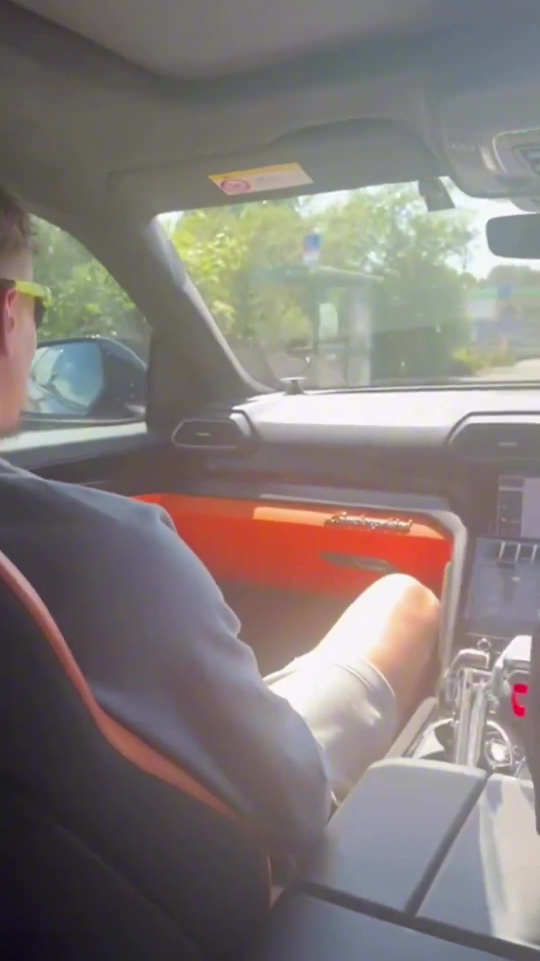 签约利物浦科尔克兹爸爸非常开心开兰博基尼时播放利物浦歌曲