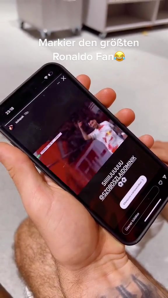 魔性笑声两年前索博伊在一场比赛中模仿了C罗siuuuu