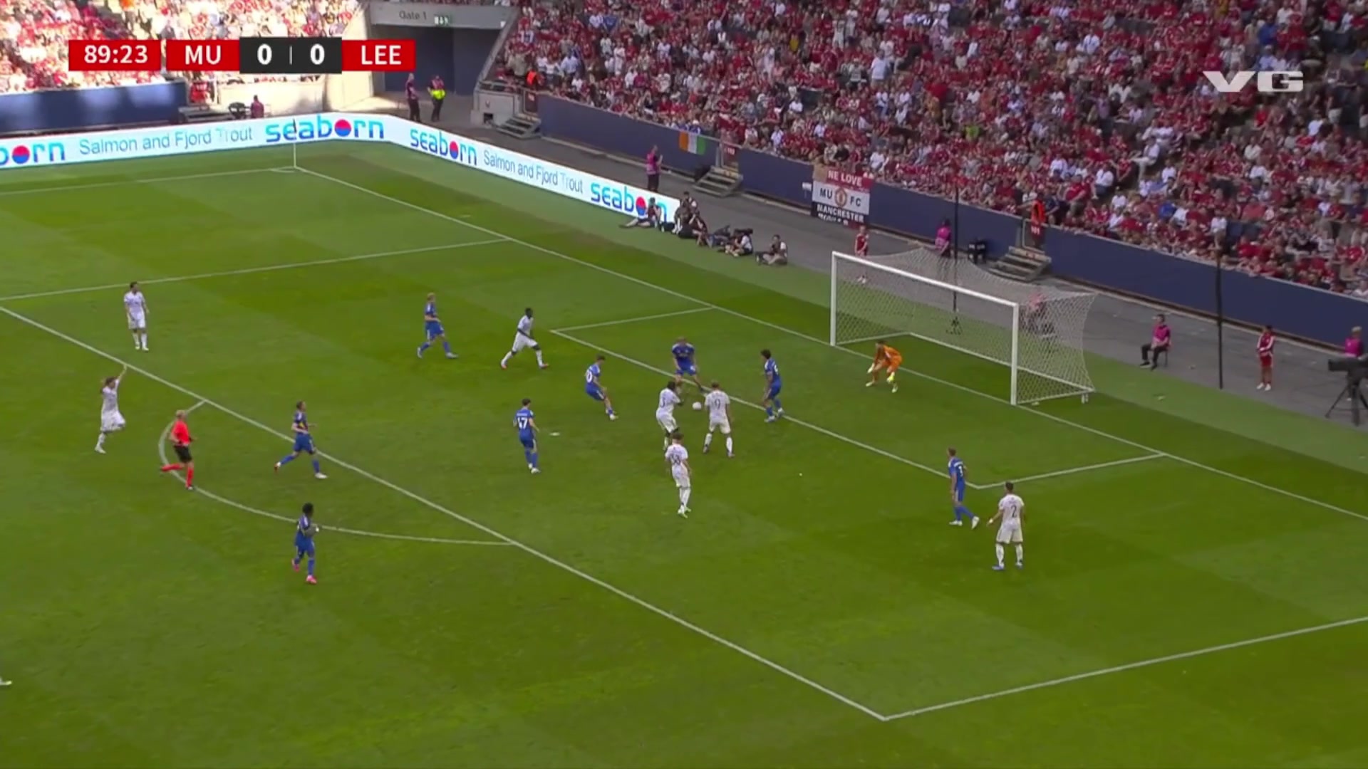 曼联球迷两眼一黑多尔古的射门被霍伊伦的屁股阻挡