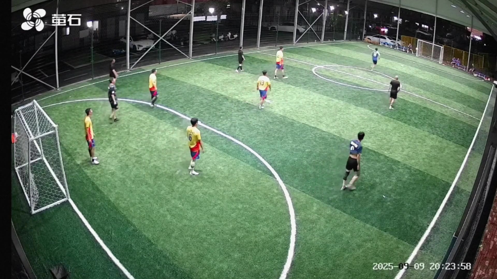 离谱怒射对方球门结果进了自家大门这该找谁说理