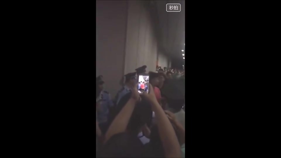 敢骂我老婆️当年郜林扔鞋欲暴打嘴臭球迷