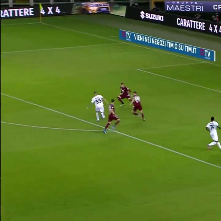 面对联赛苦主雷比奇完成帽子戏法帮助米兰血洗对手