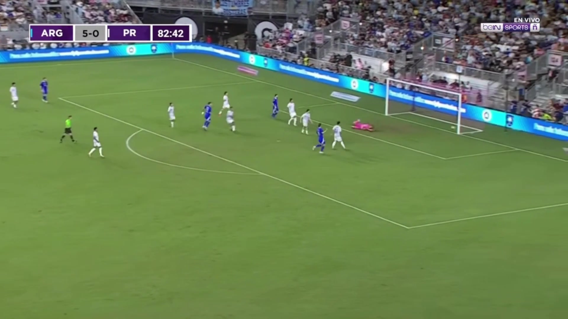 秀儿梅西脚后跟助攻劳塔罗破门进球后塔罗深情拥抱梅西