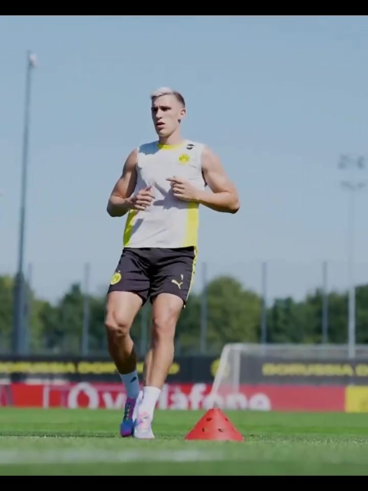 这肌肉架子真帅啊施洛特贝克恢复训练中