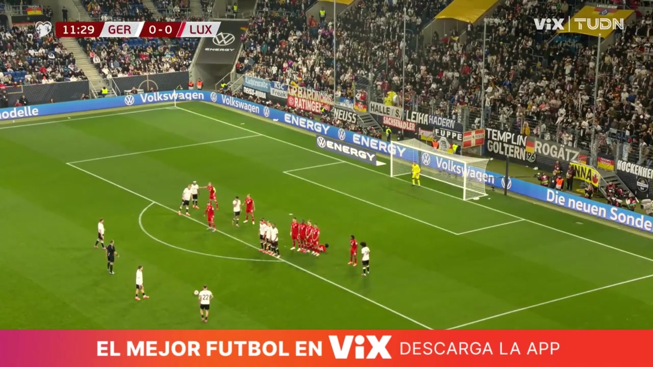 圆月弯刀劳姆任意球直接破门德国1-0领先卢森堡