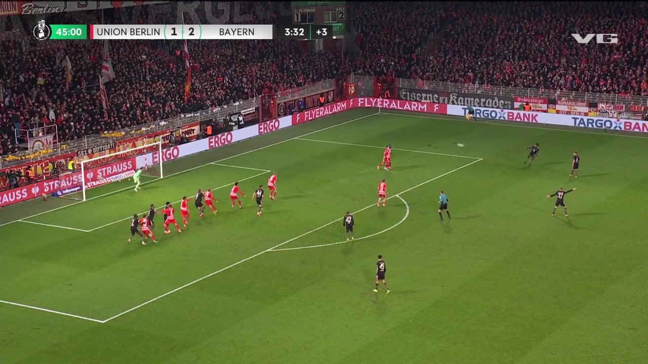 拜仁3-1柏林联合奥利塞定位球开出莱特头球自摆乌龙