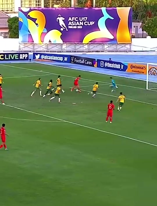 网友王钰栋这次禁区内冷静拉球是多少成年队老大哥做不到的