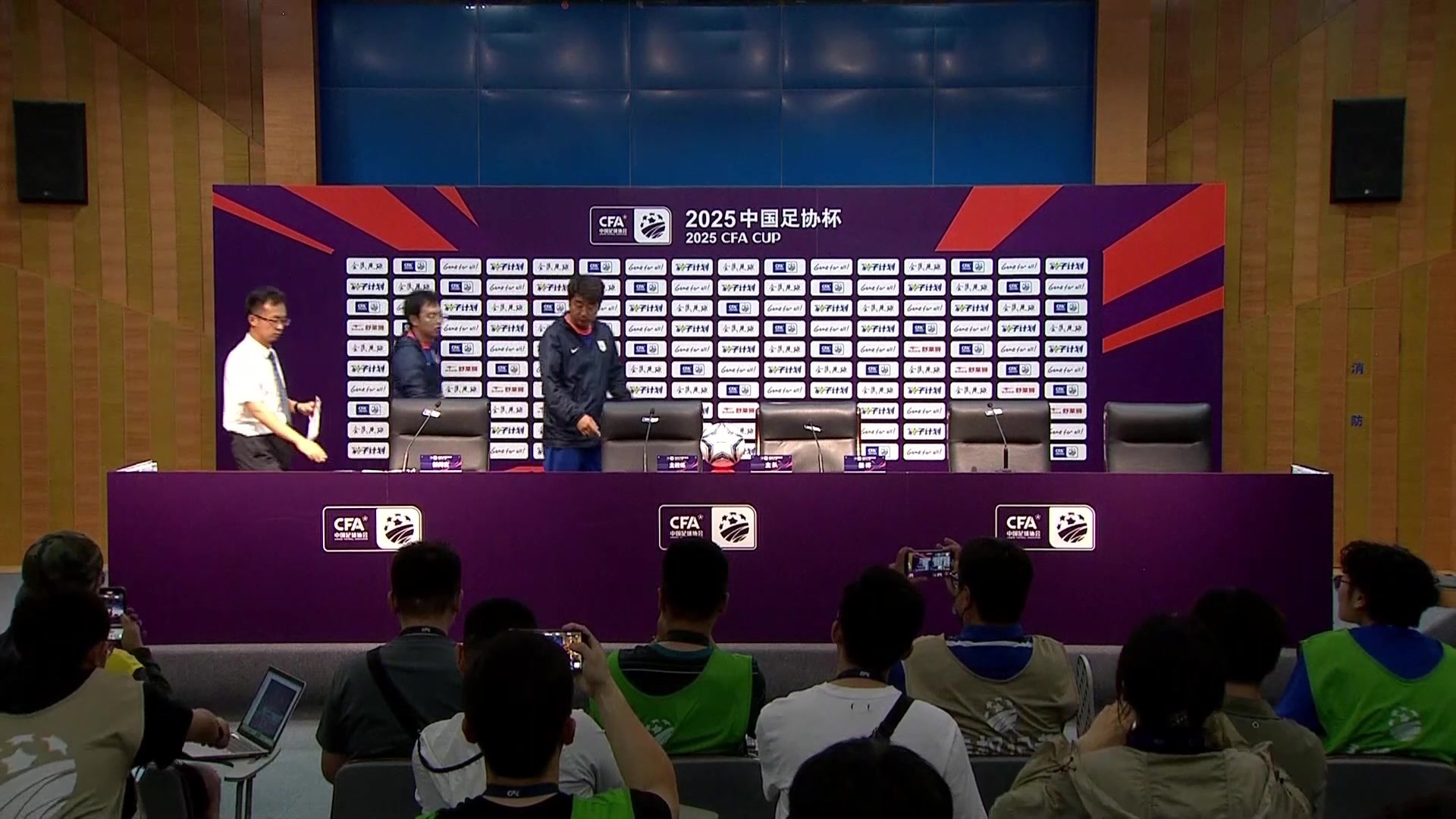 崔康熙再次缺席发布会助教也是出席1分30秒后火速离场