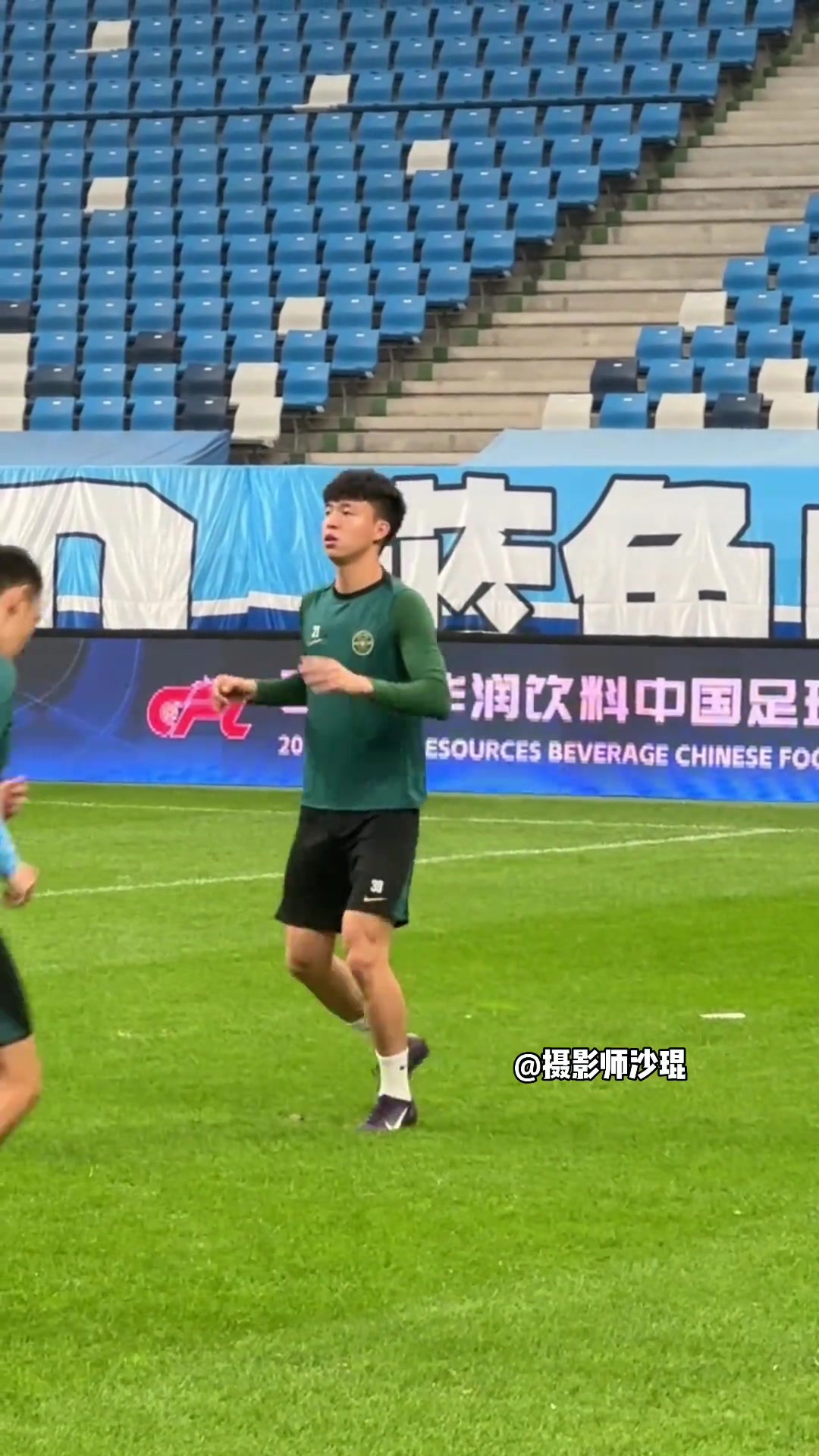 摄影师赛前踩场王钰栋未参加全队合练明天大概率应该上不了