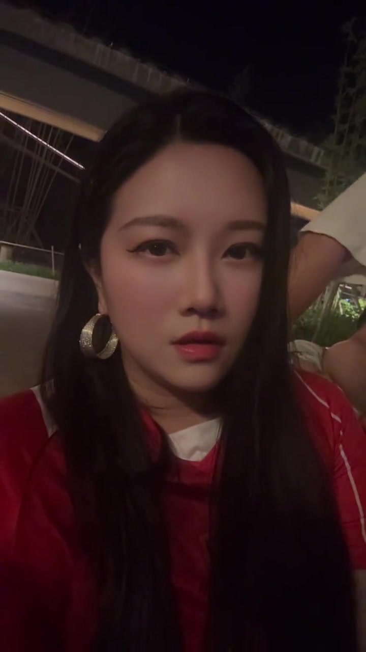 赛后蓉城女球迷暴怒我什么都不想说了