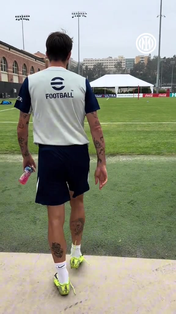 国米官推晒视频蓝黑将帅备战世俱杯氛围轻松