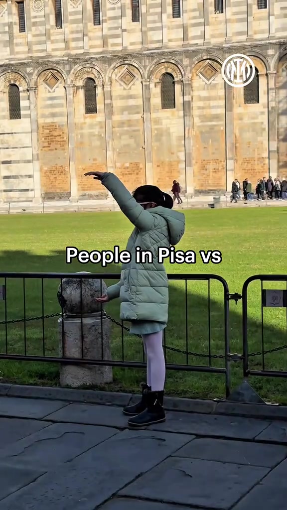 破球荒国米官推晒实拍劳塔罗征服比萨斜塔