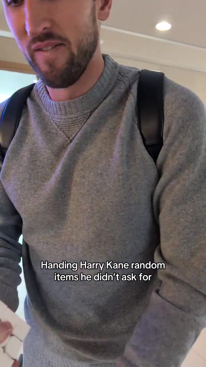 凯恩你觉得你很幽默不停给凯恩送莫名其妙的东西直到