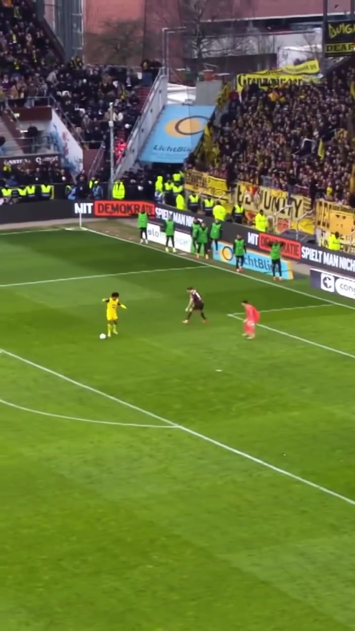 神奇小子名场面阿德耶米突破过人射门一气呵成