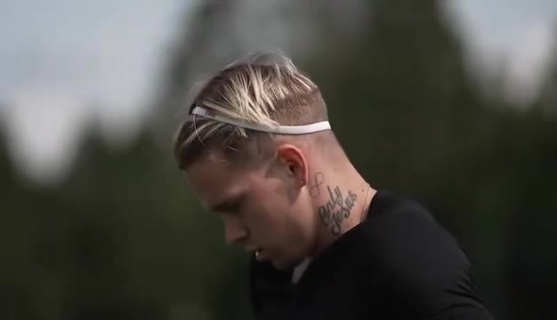 唏嘘啊名场面弟媳捏了捏穆德里克强壮的肌肉