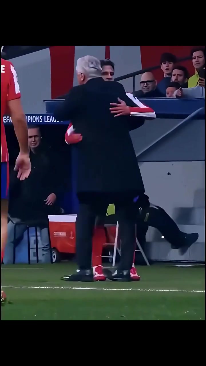 足球热血但不乏温情热血为核温情为脉