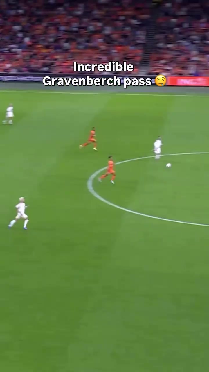 队危速归一起欣赏赫拉芬贝赫的凌空传球绝对的大师级