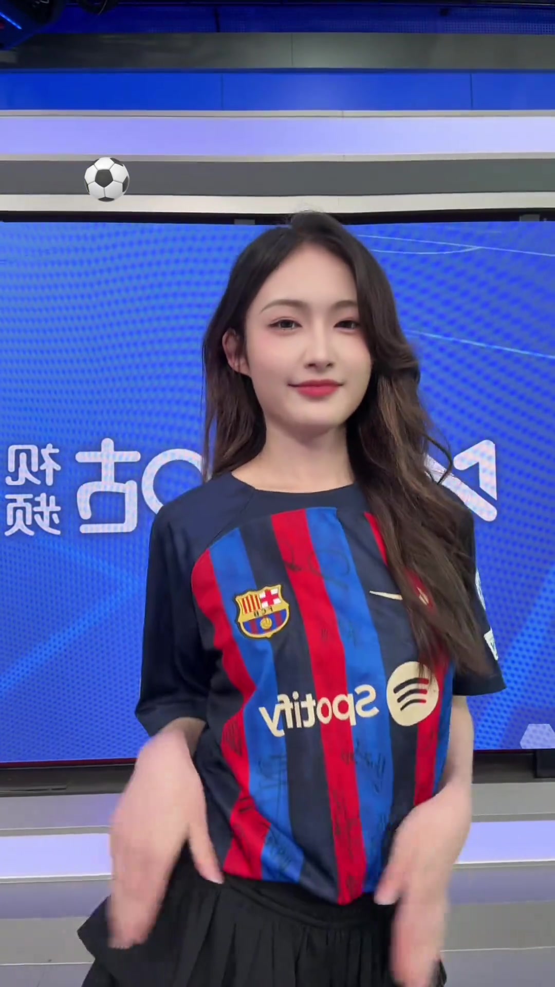 云姨巴萨变装来啦这一拳是否击中你的心