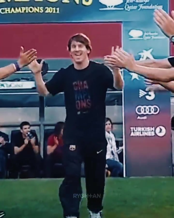 那年梅西刚来巴萨意气风发而他离开巴萨时至今仍无法释怀