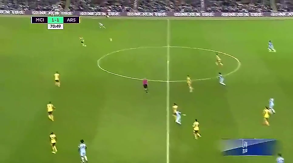 丁丁不看人转身60米精准长传看呆詹俊张路