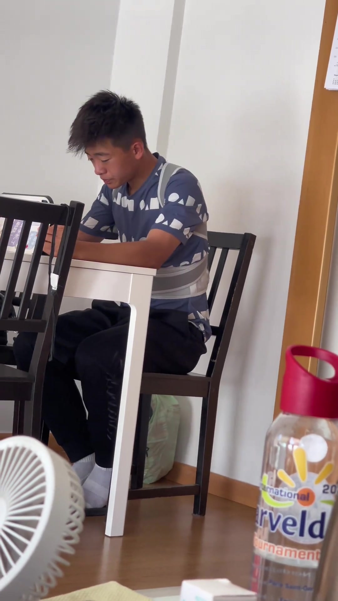 硬核邝兆镭家人放出学西班牙语片段这口音听起来好有趣