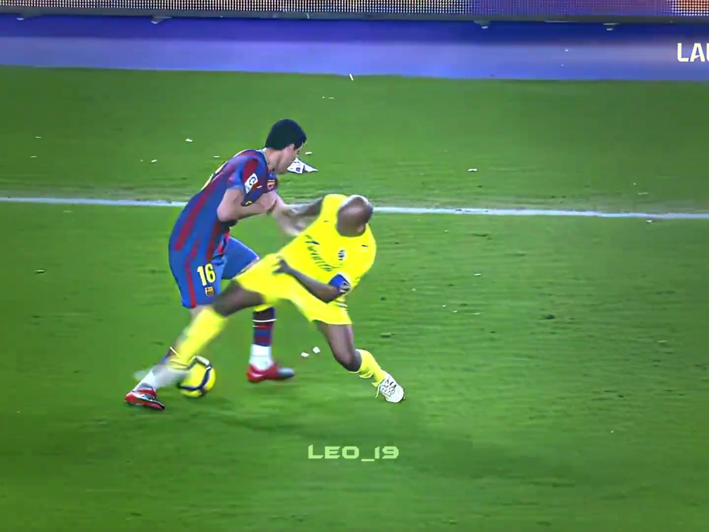 单后腰很难踢但有人却踢了很多年布斯克茨转身巴萨由守转攻