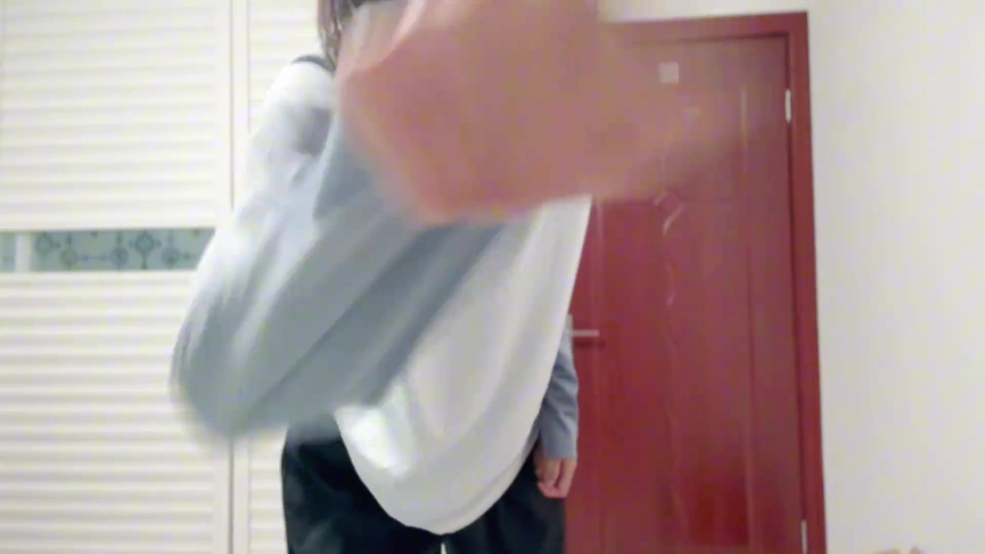 现在高中女足都玩得这么花啊小女孩拿着皮鞭是准备干啥