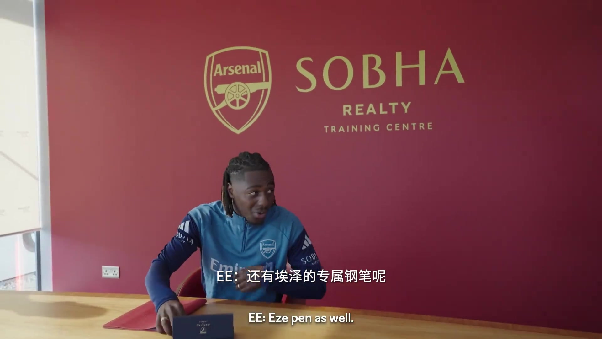 埃泽签约现场仍然难以置信是真开心回到阿森纳