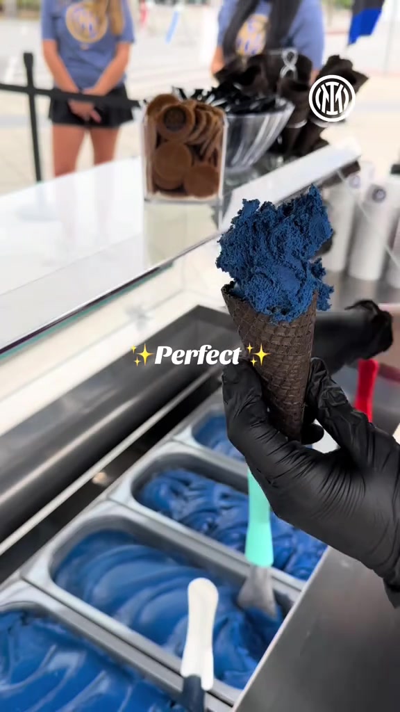 直流口水网友真想尝尝蓝黑冰淇淋究竟有多美味